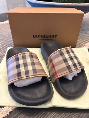 Little Kid's Authentic BURBERRY Slides Size 29